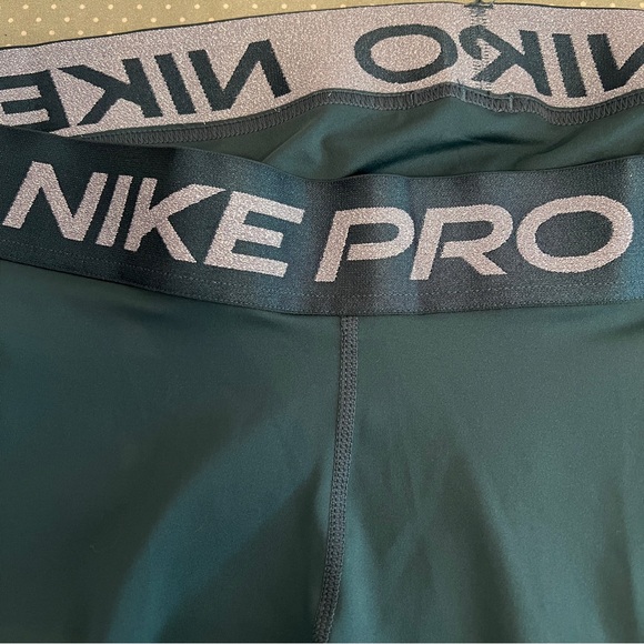 Nike Pro Mid-Rise 7/8 Leggings - Picture 6 of 10
